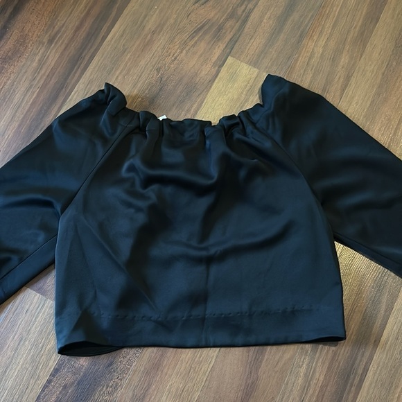 NWT Trina Turk Dance Top, Open, Off the Shoulder, Black Tie Front Size Medium - Picture 7 of 10